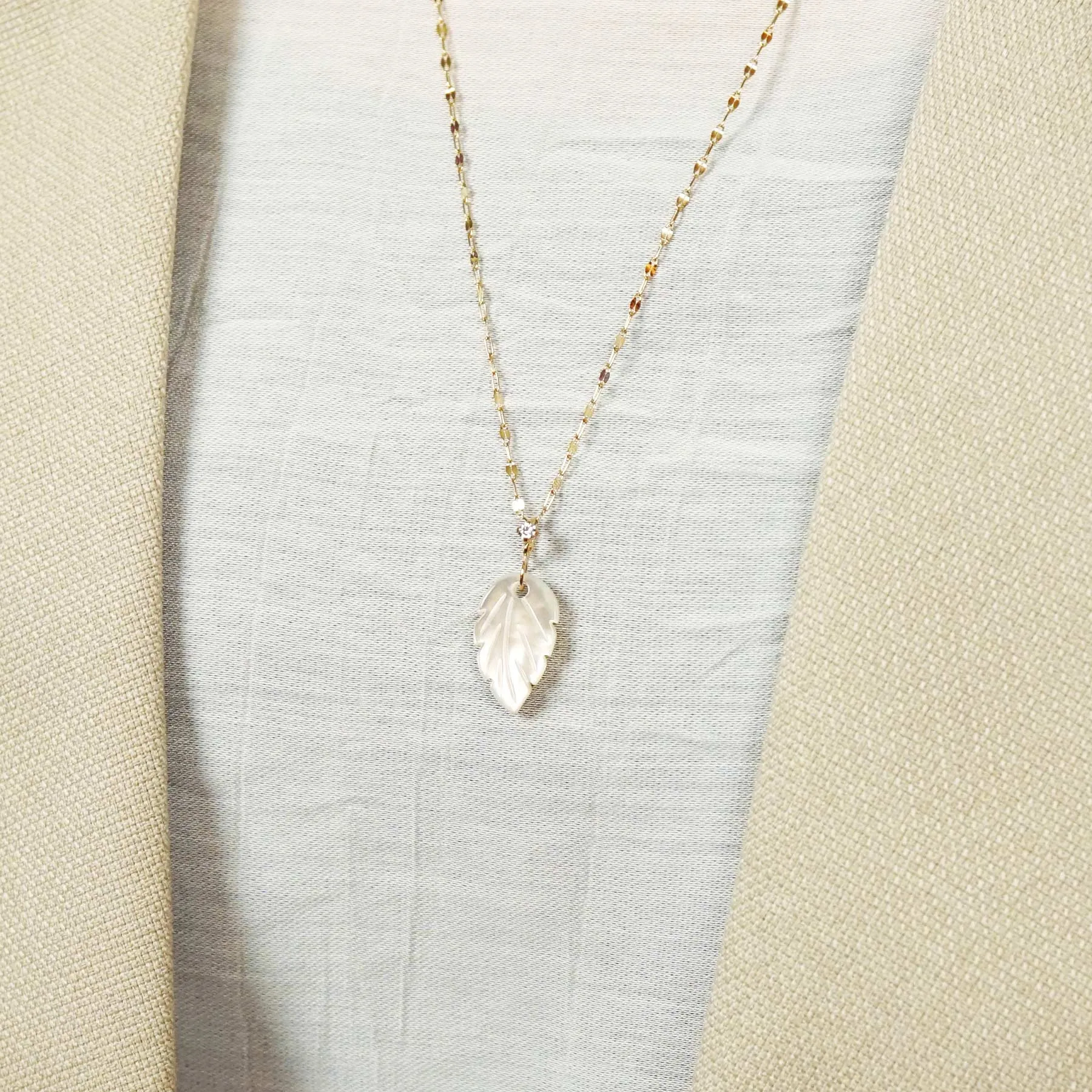 10K White Shell Leaf Necklace Charm (Yellow Gold)