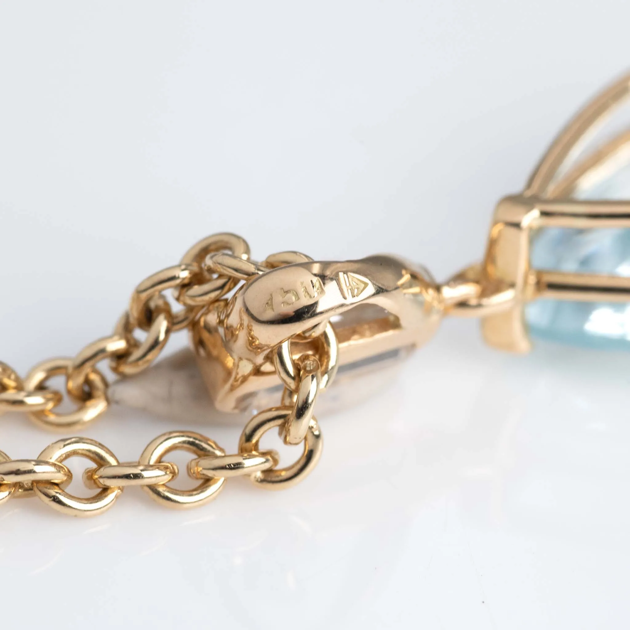 Contemporary 18ct Yellow Gold 5 carat Aquamarine and Diamond Pendant