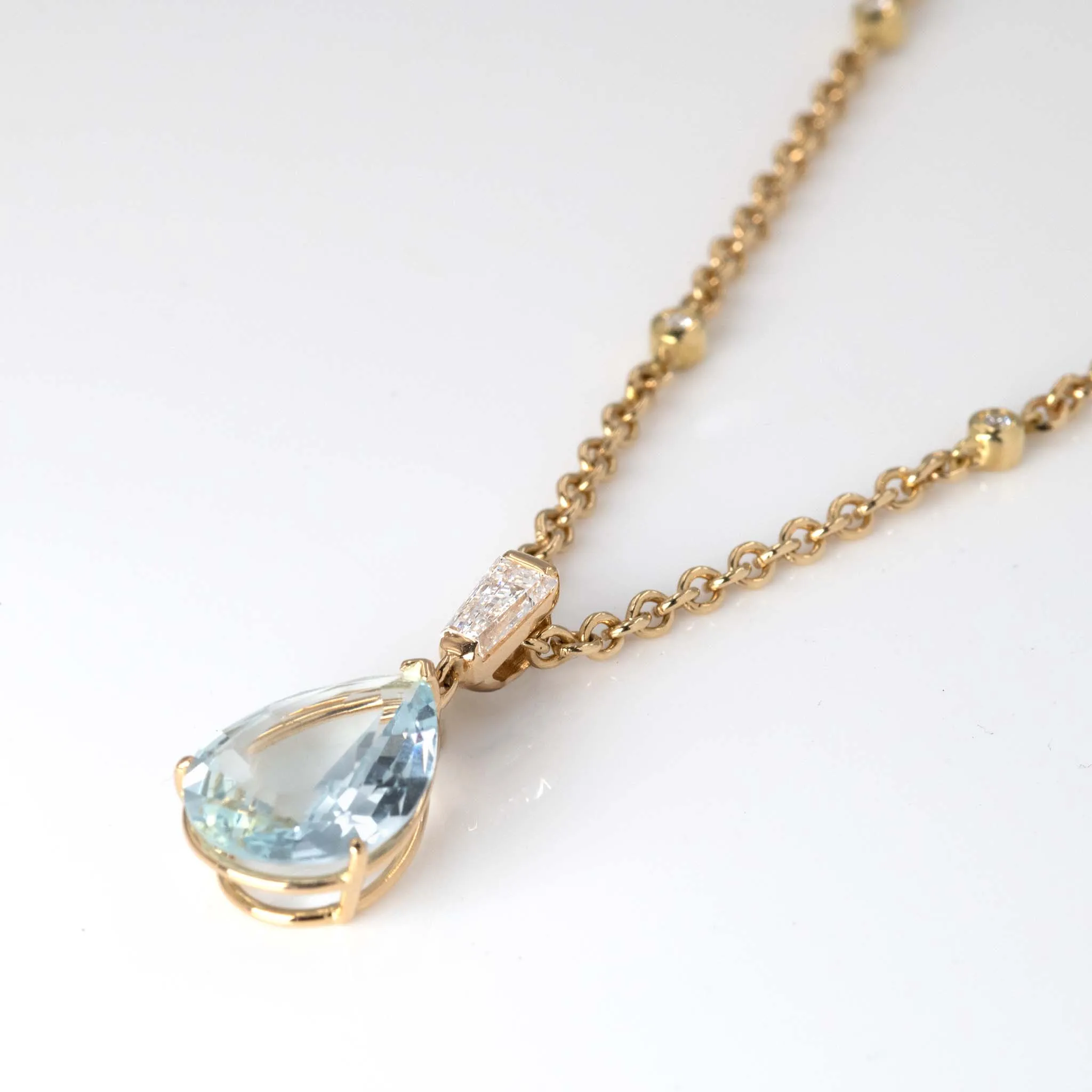 Contemporary 18ct Yellow Gold 5 carat Aquamarine and Diamond Pendant