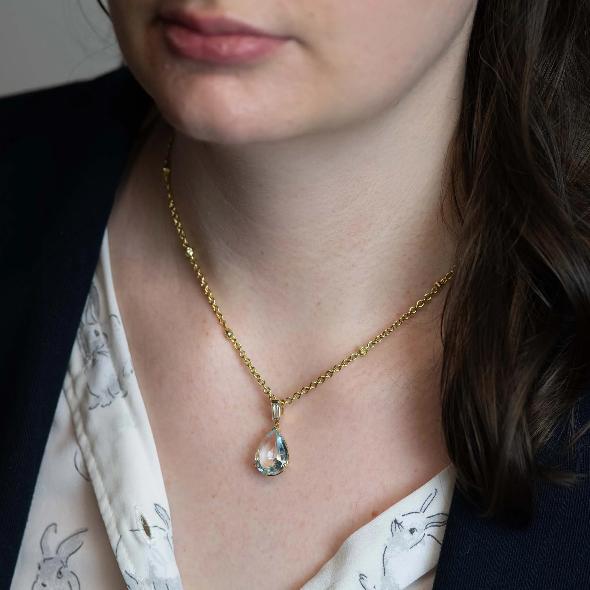 Contemporary 18ct Yellow Gold 5 carat Aquamarine and Diamond Pendant