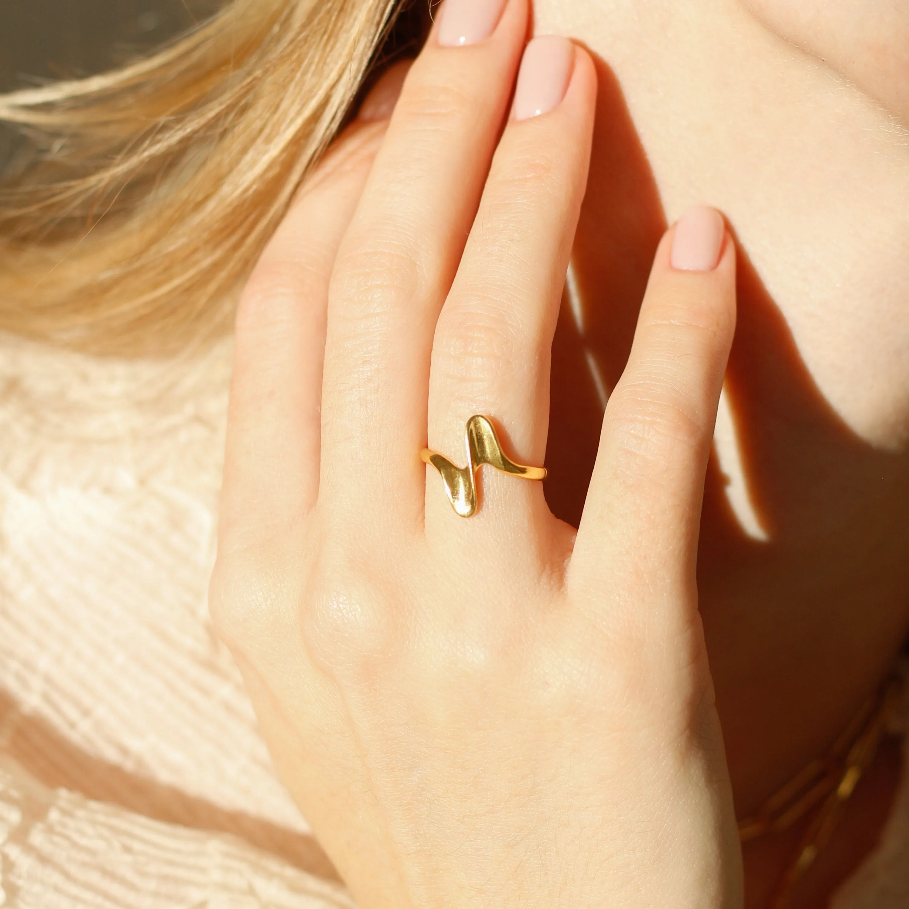 La Vague Wave Dainty Ring
