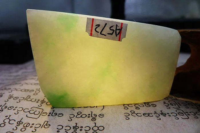 Natural Jade Rough Jadeite Raw (16g,4.7X2.9X0.5cm)