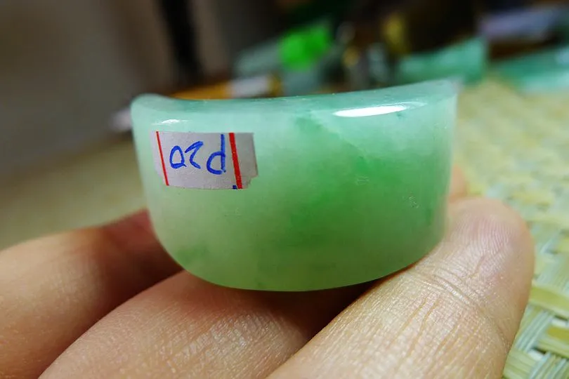 Natural Jade Rough Jadeite Raw (19.6g,3.7X1.7X1cm)