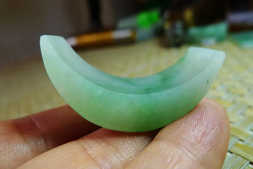 Natural Jade Rough Jadeite Raw (19.6g,3.7X1.7X1cm)