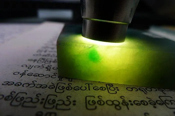 Natural Jade Rough Jadeite Raw (95g,6.6X5.2X0.9cm)