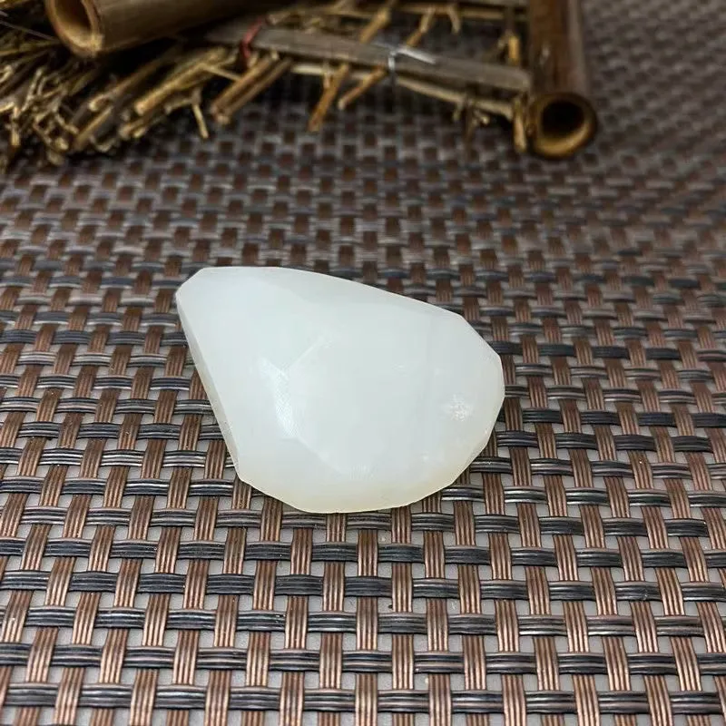 Natural Kunlun Jade Rough Nephrite Raw (40g,4.8X3.0X1.6cm)