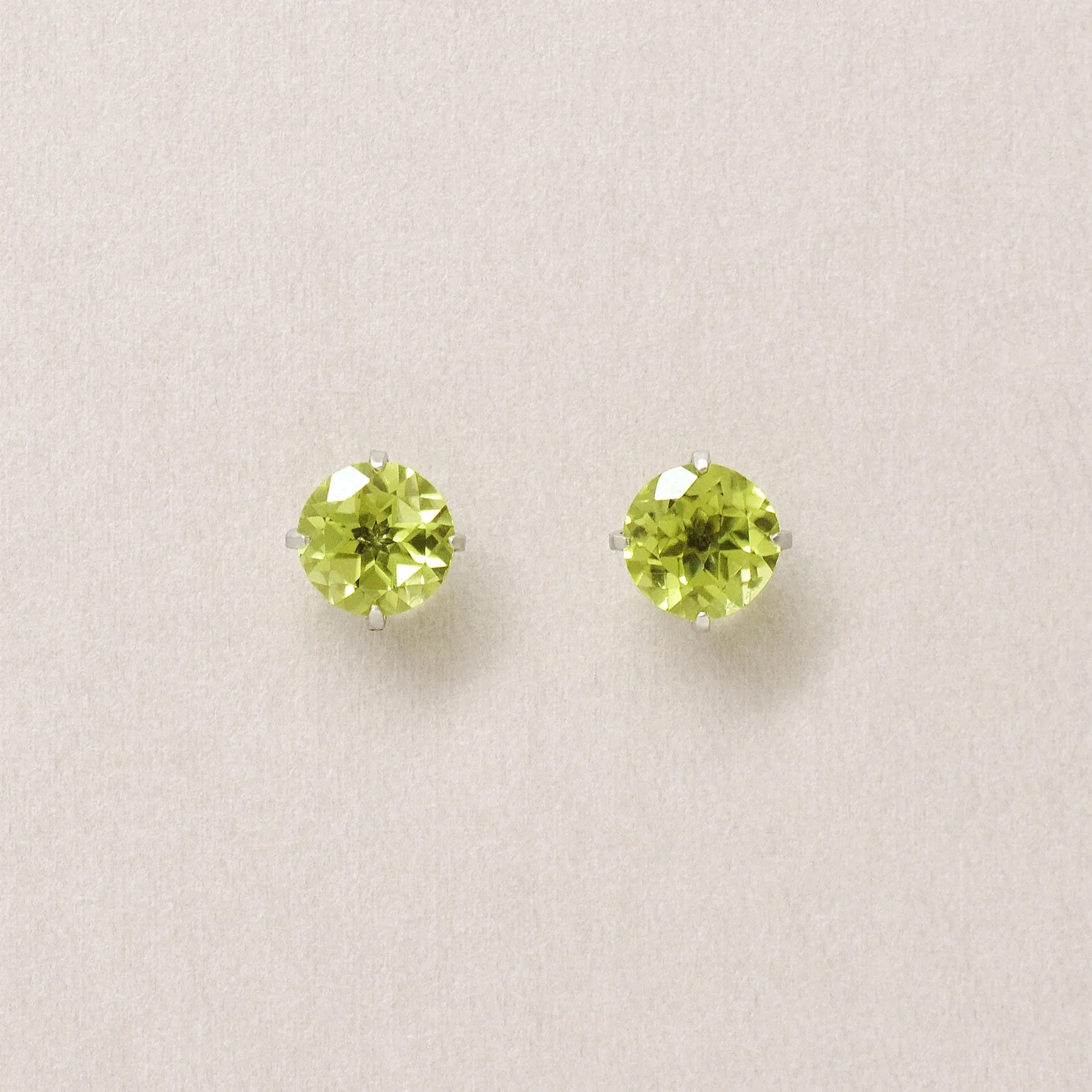 [Second Earrings] Platinum Peridot Earrings